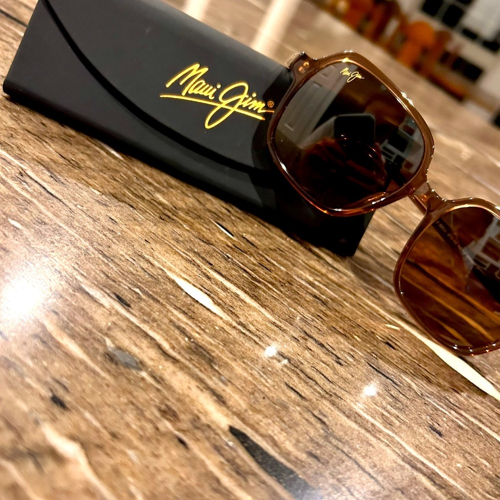 Maui Jim Little Bell HS860-19B
Light Espresso HCL Bronze Polarized
Sunglasses